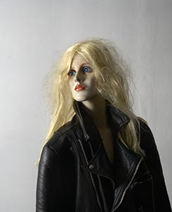 %_tempFileNamepuppe%20in%20lederkluft%